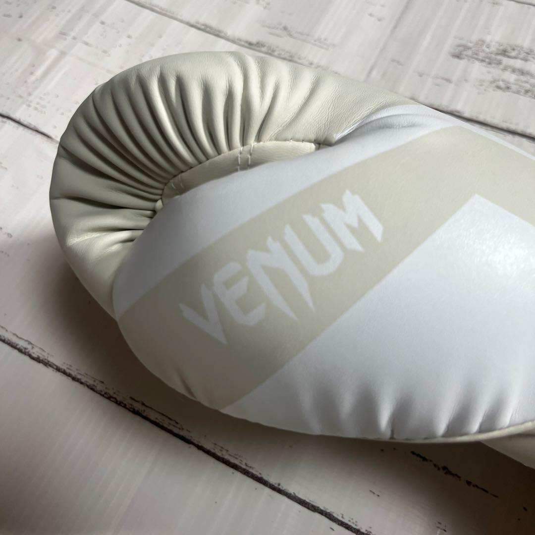 VENUM ボクシンググローブ 16oz ホワイト