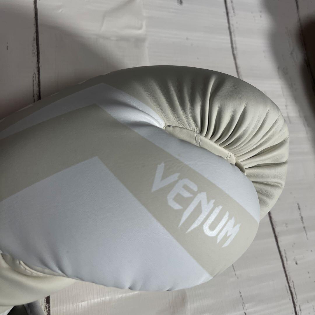 VENUM ボクシンググローブ 16oz ホワイト