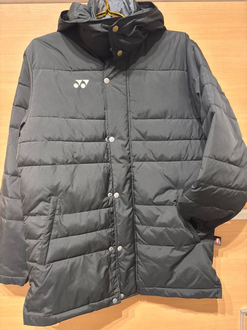 値引きしました　　YONEX フード付きダウンジャケット 黒Ｓ