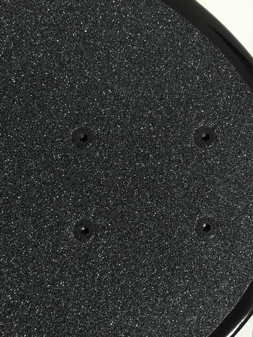 スケートボード CHANEL LACQUERED WOOD BLACK SKATEBOARD