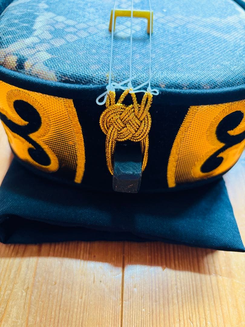 三線本体 蛇皮模様 黒と黄色の刺繍