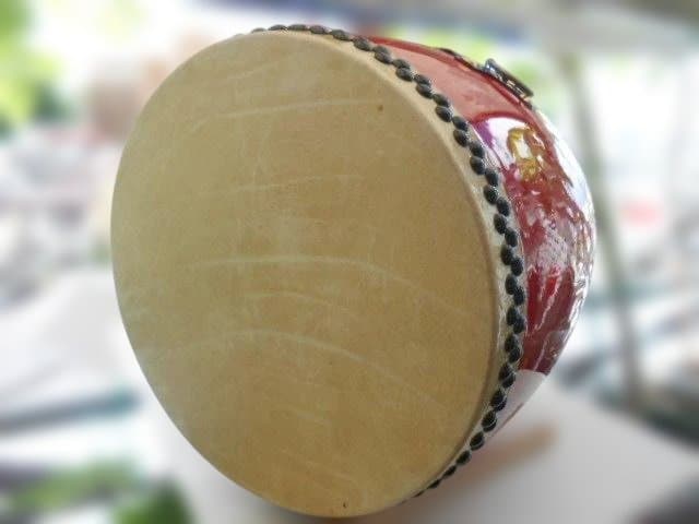 ☆新品未使用(送料無料)39.780円 エイサー大太鼓44cm*48cmバチ付