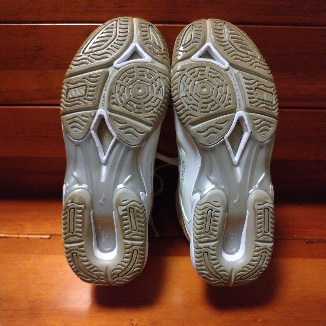 ミズノウエーブダイバース　20周年限定モデル ２足組　ゴールド&ホワイト