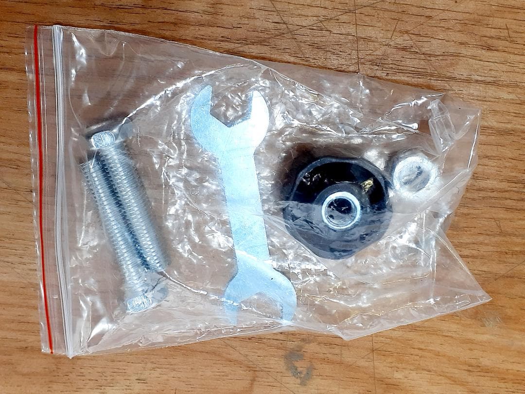 J 【中古】筋トレをお家でする方必見！トレーニングベンチ 折り畳み 調整可能