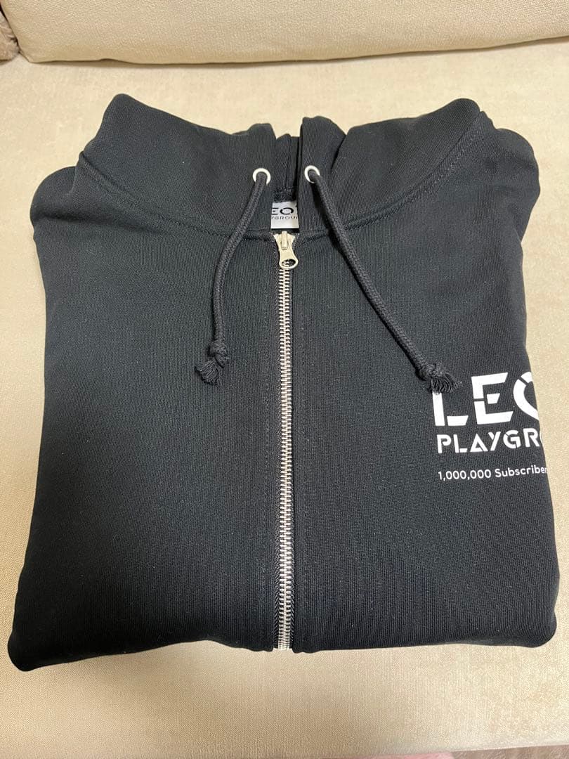 山田涼介　LEO BIGサイズジップパーカー