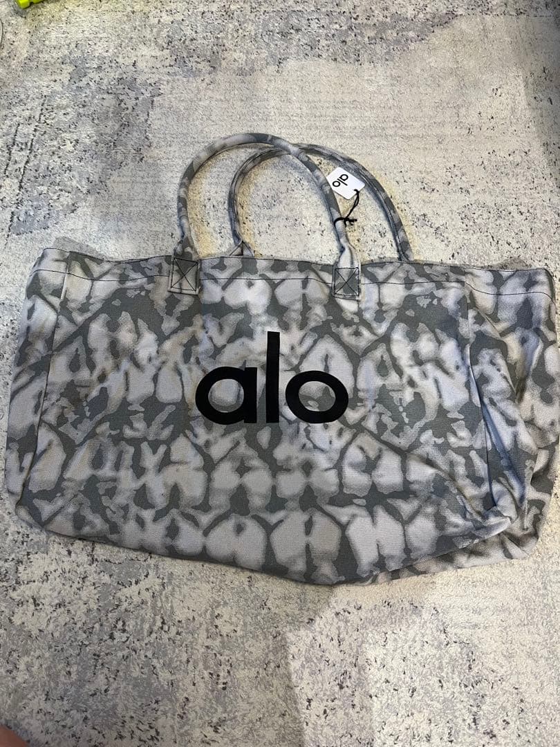 ★新品未使用タグ付★ alo バッグ