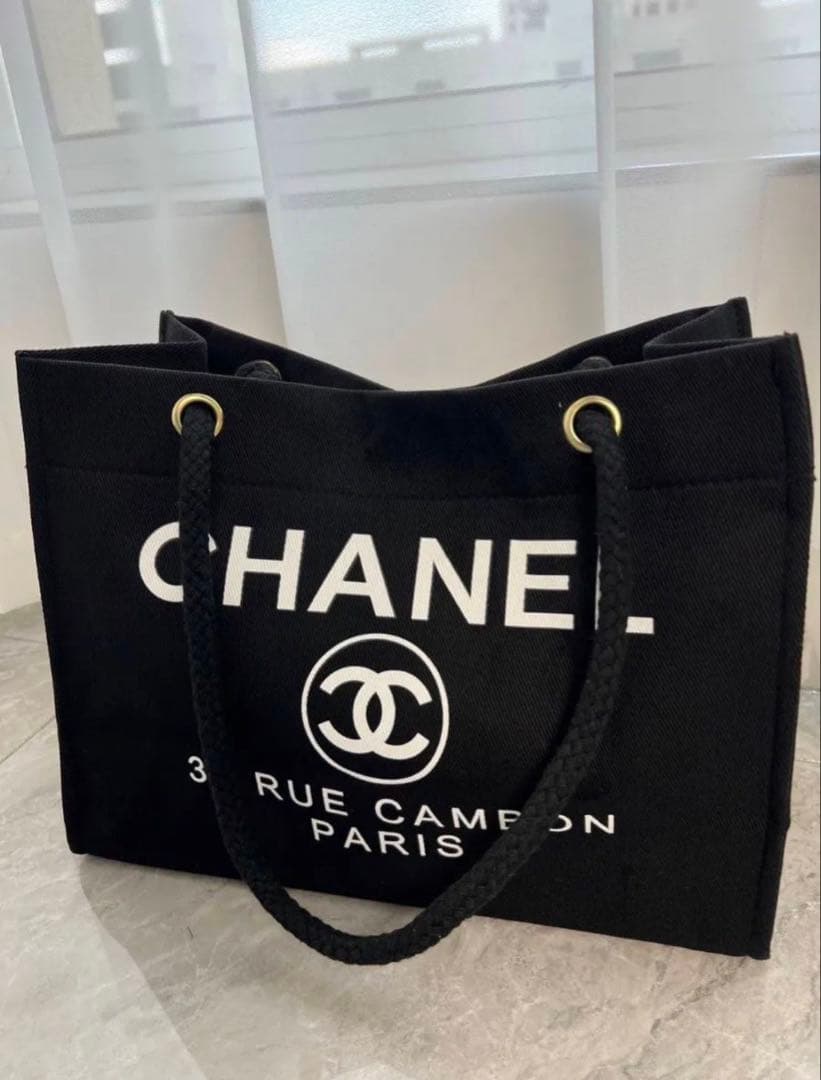 CHANEL ノベルティ　ロゴ入り ブラックトートバッグ