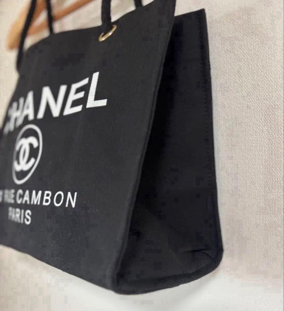 CHANEL ノベルティ　ロゴ入り ブラックトートバッグ
