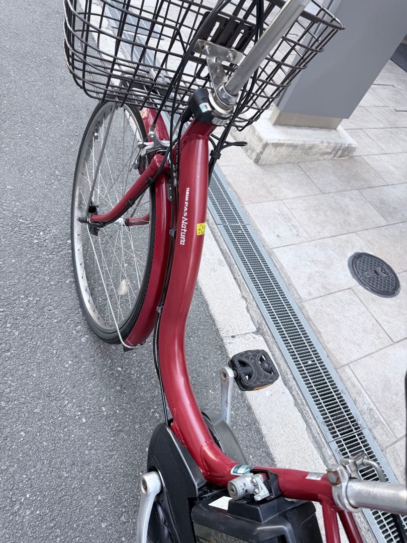 大阪府　ヤマハ　赤 電動アシスト自転車 前カゴ付き
