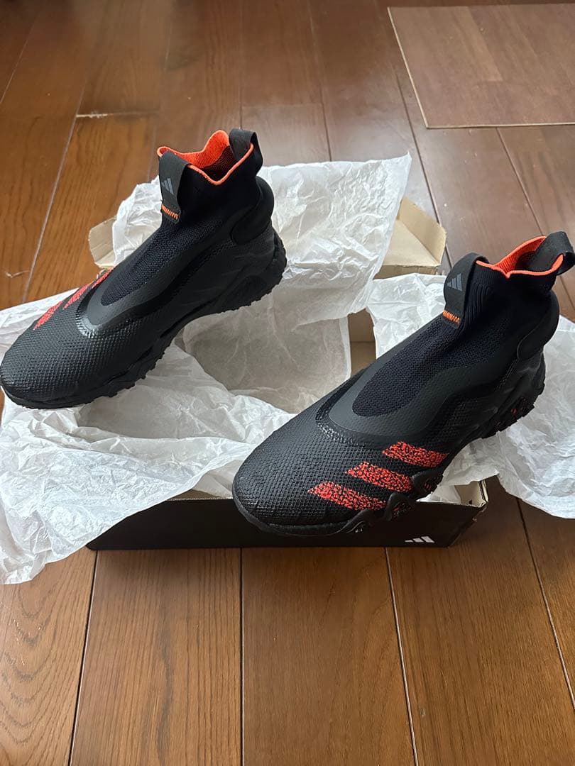 adidas ハイカットスニーカー ブラック/オレンジ