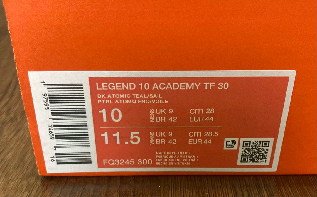 ◇新品未使用品　NIKE サッカートレーニングシューズ　28センチ　送料込み
