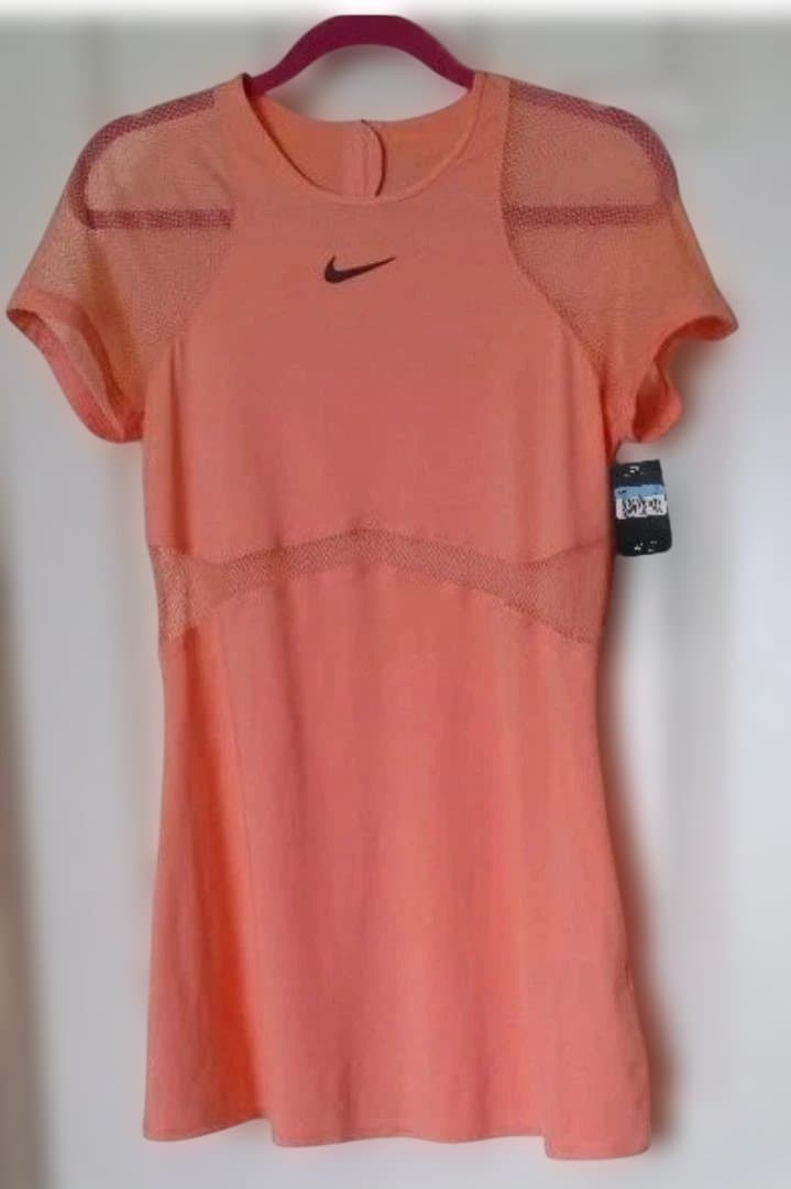 新品　テニス　ウェア　シャラポア着用モデル　ワンピース　ナイキ