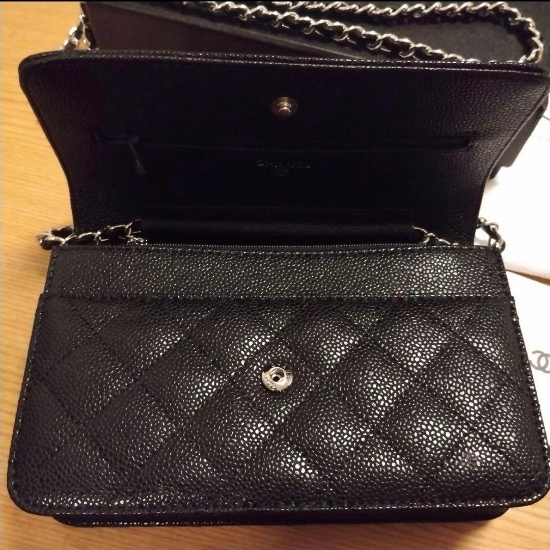 CHANEL ブラック チェーンウォレット　シルバーショルダーバッグ　シャネル