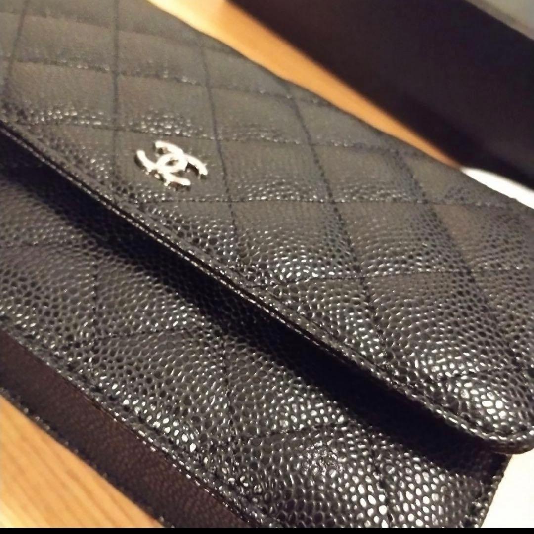 CHANEL ブラック チェーンウォレット　シルバーショルダーバッグ　シャネル