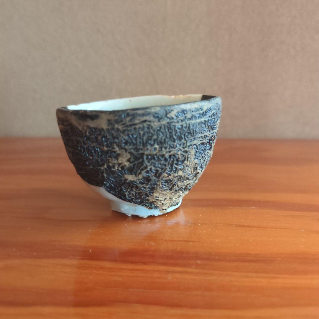 青白色 手描き模様 磁器の器　初期伊万里の陶片　盃