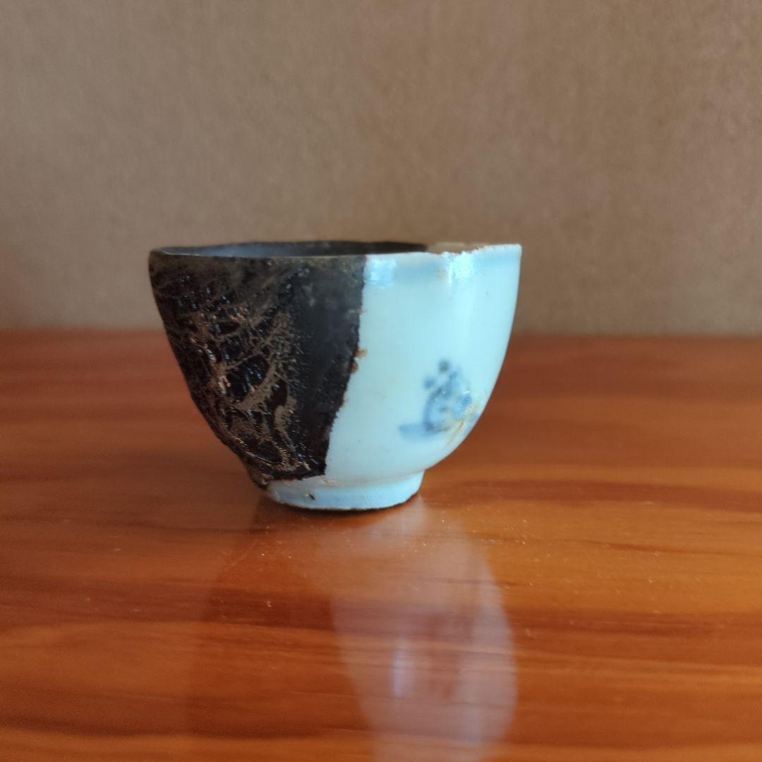青白色 手描き模様 磁器の器　初期伊万里の陶片　盃