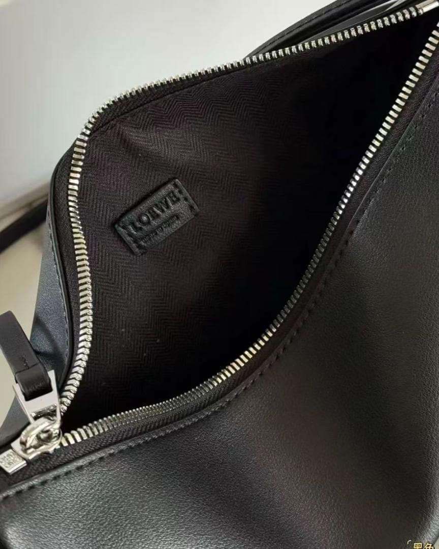 LOEWE ブラックレザーバッグ~~~