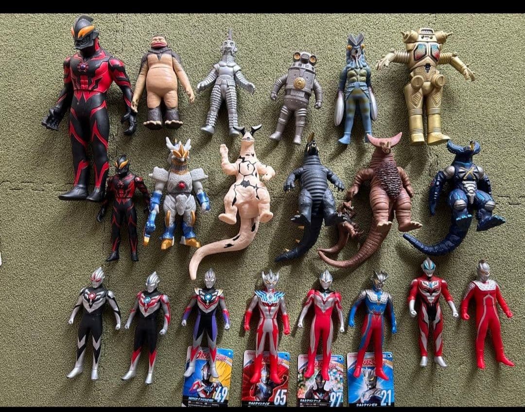 ウルトラマン　ソフビ　知育本　図鑑　変身