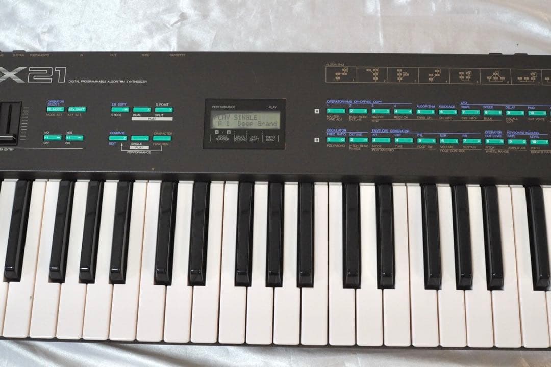 YAMAHA DX21 シンセサイザー