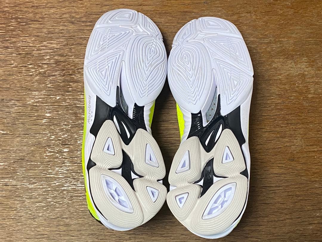 美品 MIZUNO WAVE LIGHTNING 25.0cm