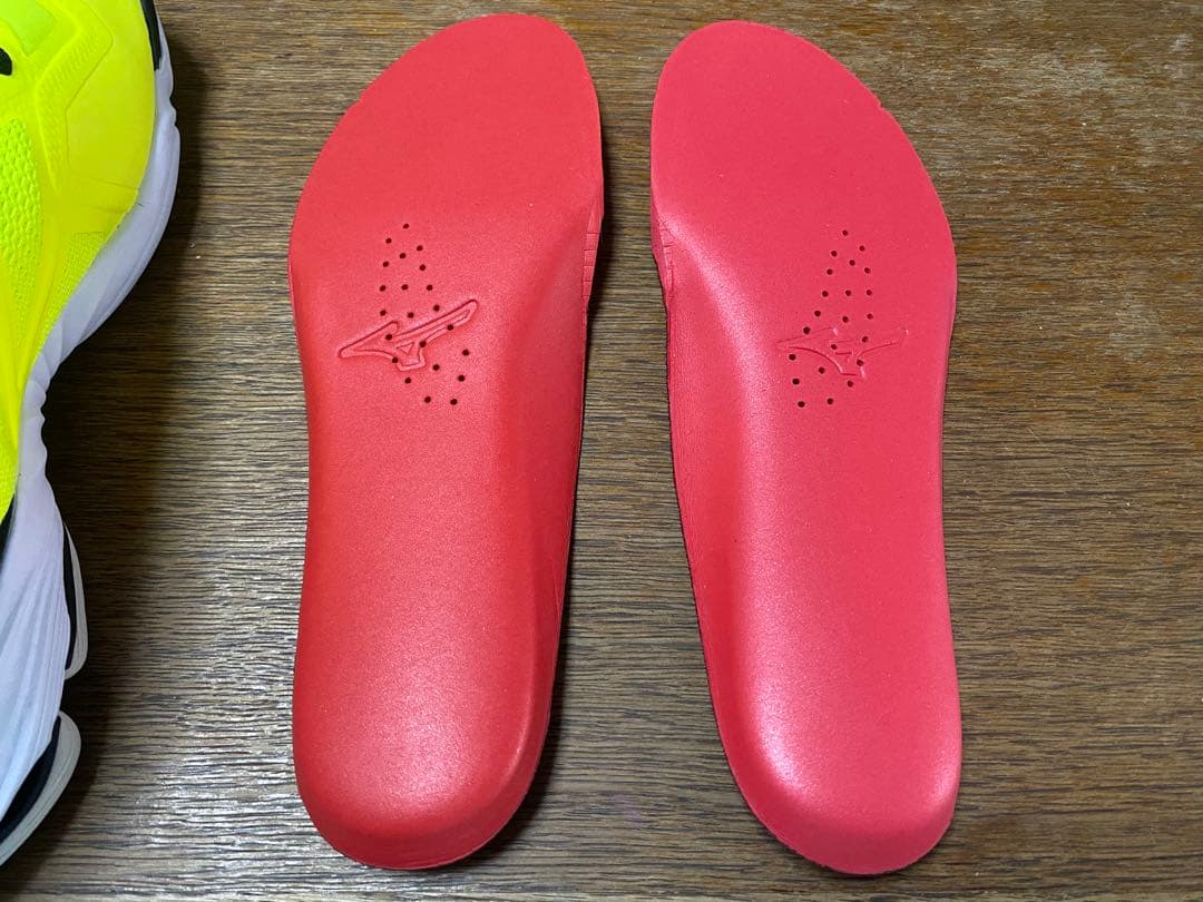 美品 MIZUNO WAVE LIGHTNING 25.0cm