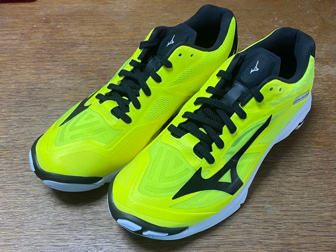 美品 MIZUNO WAVE LIGHTNING 25.0cm