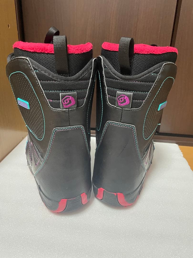 Salomon スノーボードブーツ 女性用 黒/ピンク 23