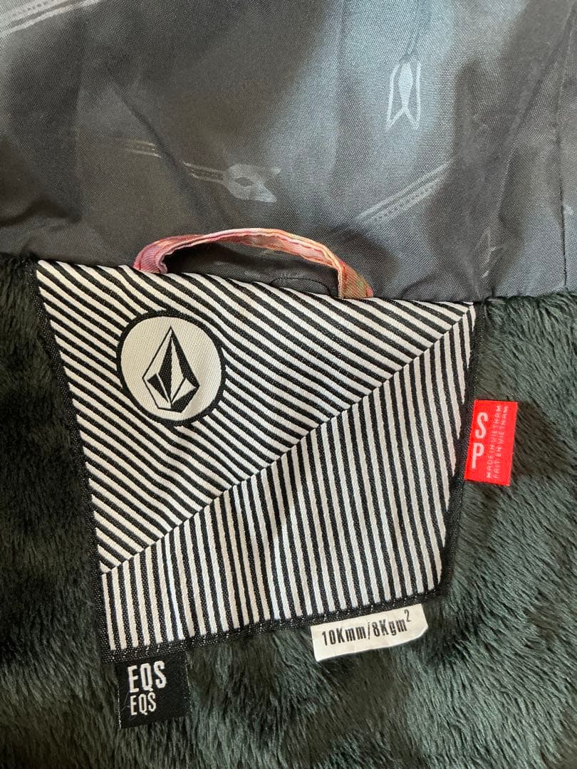 【極美品・試着のみ】✨VOLCOM　スノーボードウェア　花柄　レディース　S