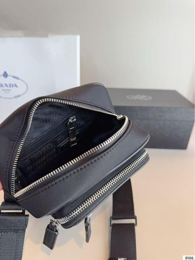 非売品 PRADA ショルダーバッグ カメラバッグ VIP @20