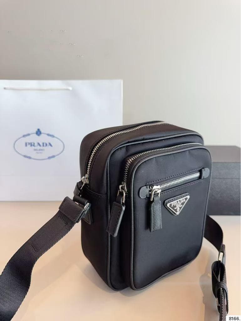 非売品 PRADA ショルダーバッグ カメラバッグ VIP @20