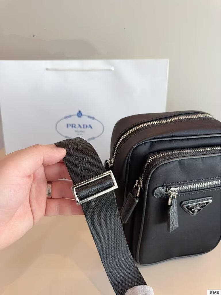 非売品 PRADA ショルダーバッグ カメラバッグ VIP @20