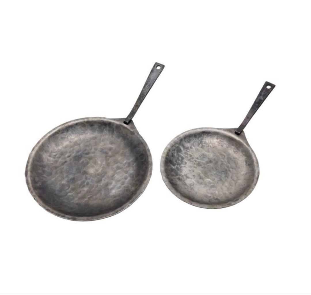 Fukuyama Free Forged Ferrum Griddle22と28
