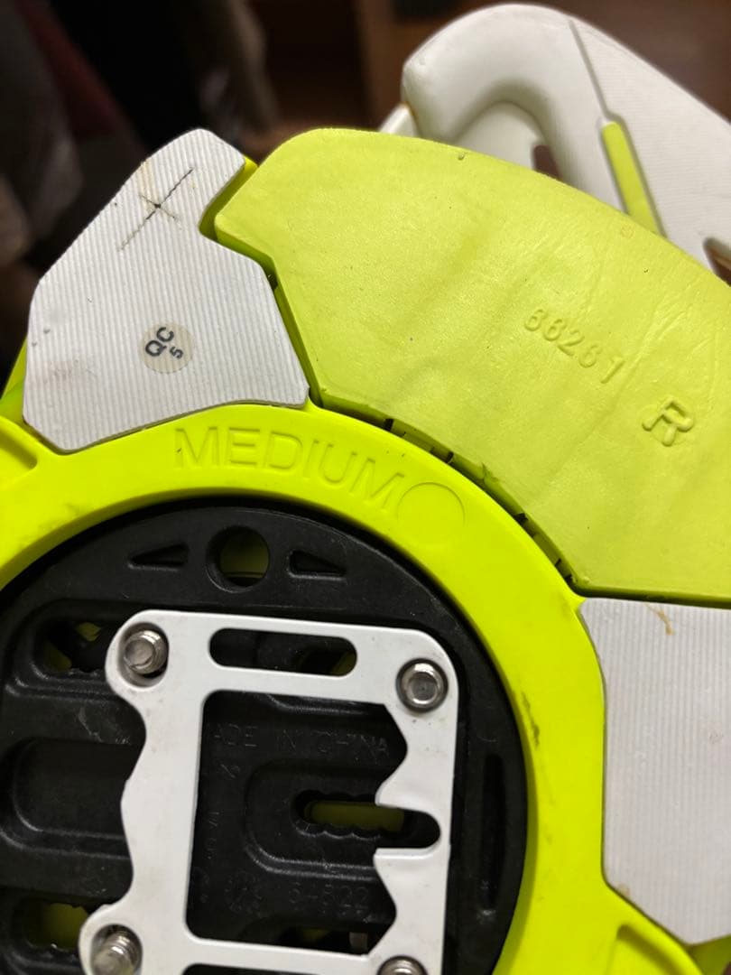 SALOMON スノーボードビンディング イエロー