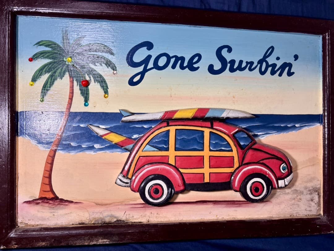 Gone Surbin 木製壁掛け