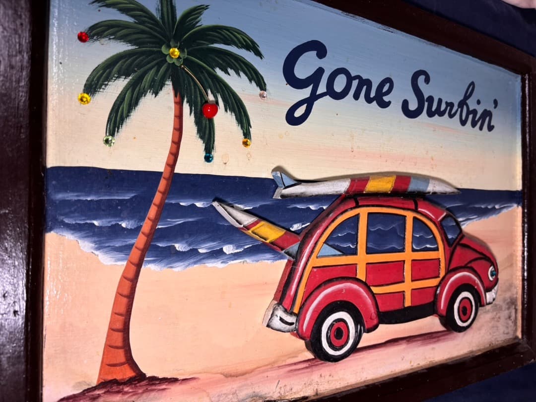 Gone Surbin 木製壁掛け