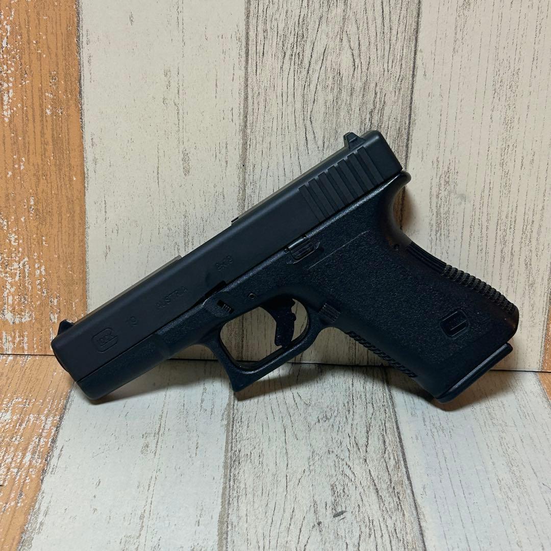【MGC製】GLOCK 19 ガスブロ　スペアマガジン付き　樹脂製