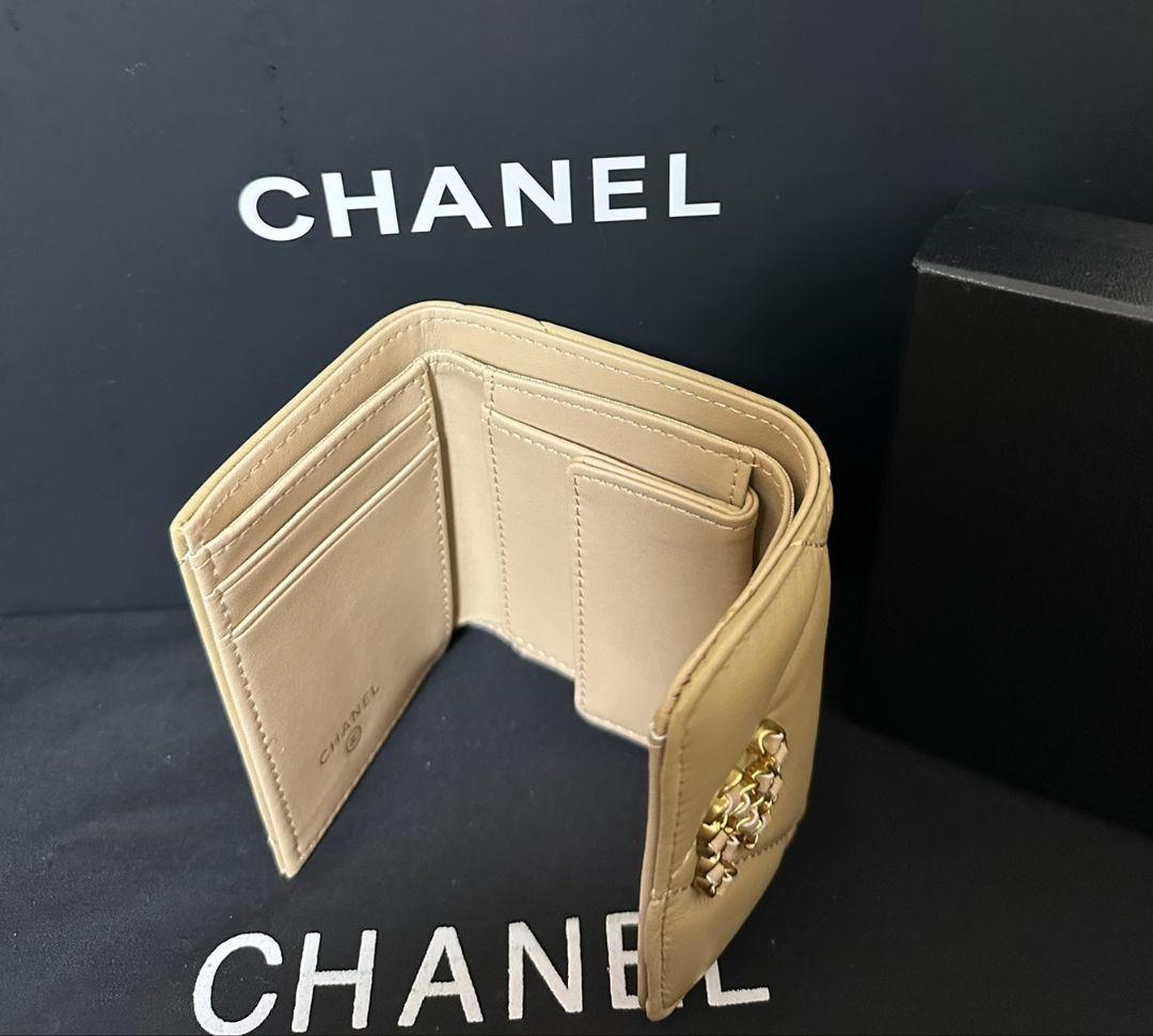 CHANEL ラムスキンレザーコンパクトウォレット財布ベージュ新品