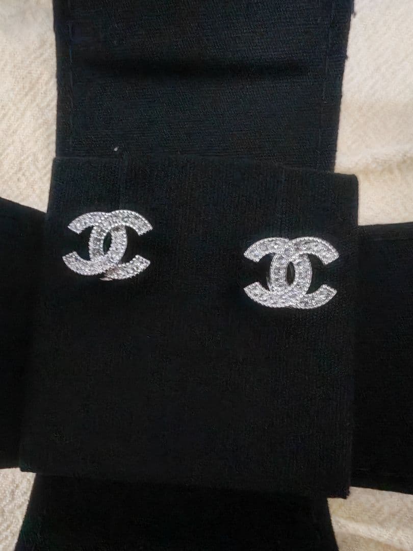 CHANEL シャネル COCOマークピアス メタル&ストラス シルバー 両耳
