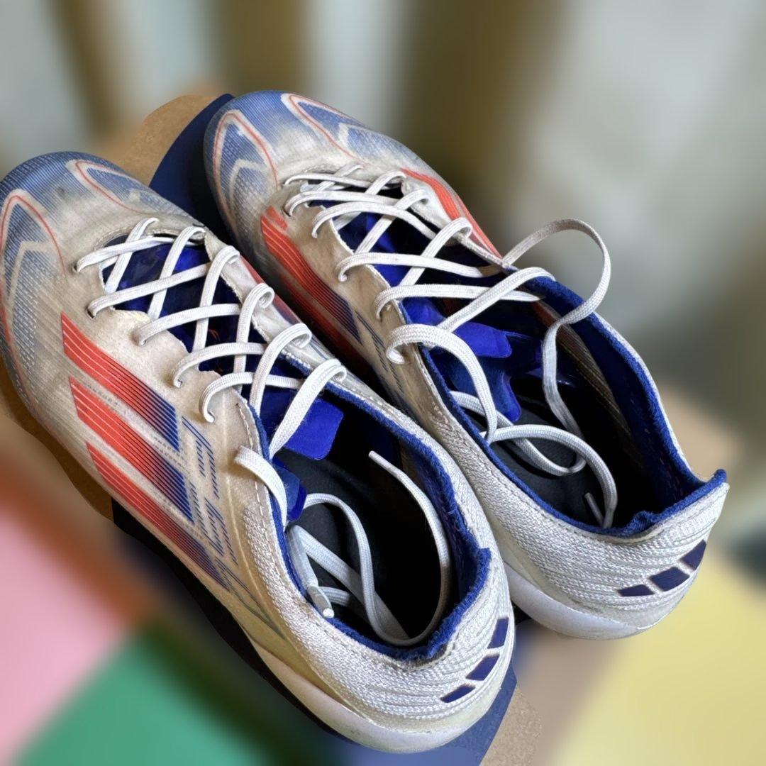 adidas F50サッカースパイクホワイト/ブルー/レッド26cm