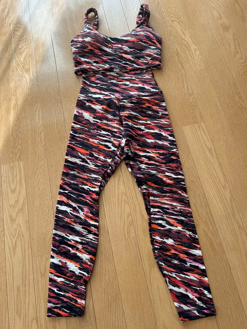 Lululemon ヨガウェア スポーツブラとレギンスセット