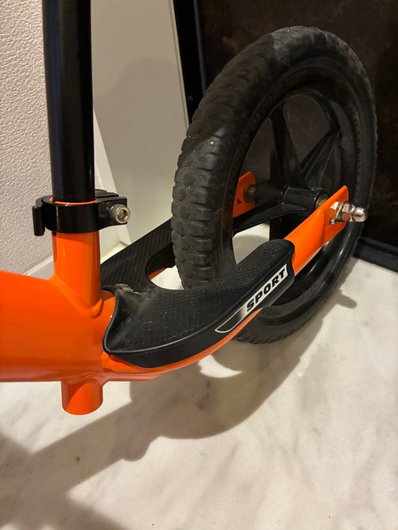 ストライダースポーツモデル　オレンジ