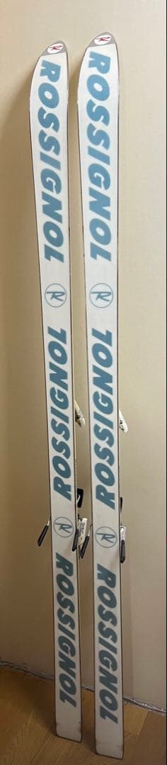 ROSSIGNOL スキー板 ホワイト＆ellesseのスキーカバー付き