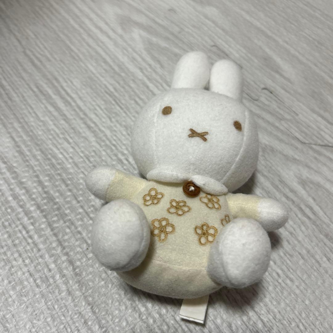 ミッフィー　ぬいぐるみ ホワイトシリーズ　小 希少品
