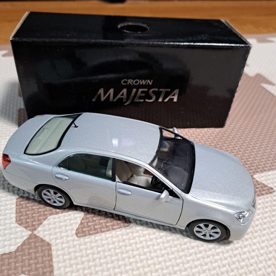 TOYOTA　クラウンマジェスタ　プレミアムシルバーパールミニカー