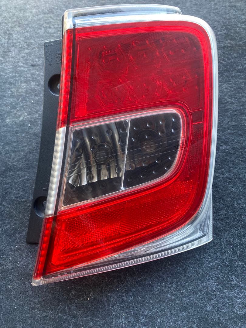 ホンダ フリード GB3/GB4 純正 LEDテールランプ 左右セット