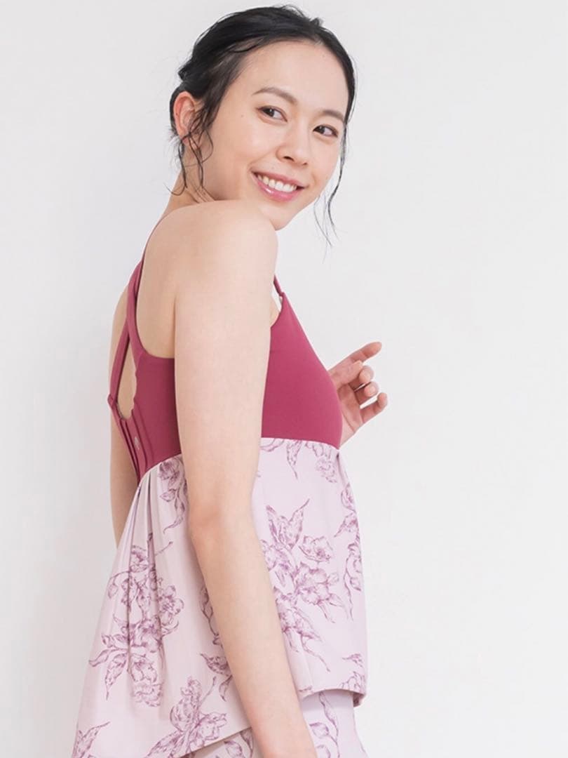 花柄タンクトップとレギンスセット