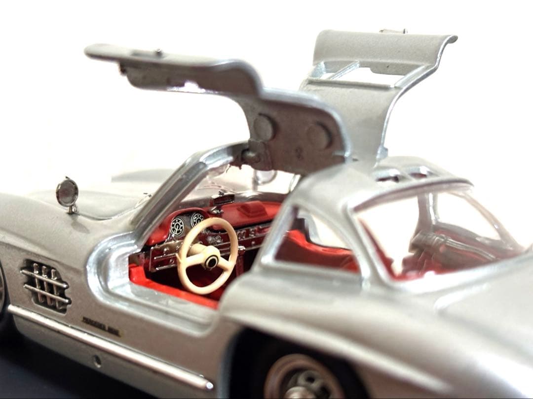 メルセデスベンツ300 SL ガルウィングミニカー 1/43