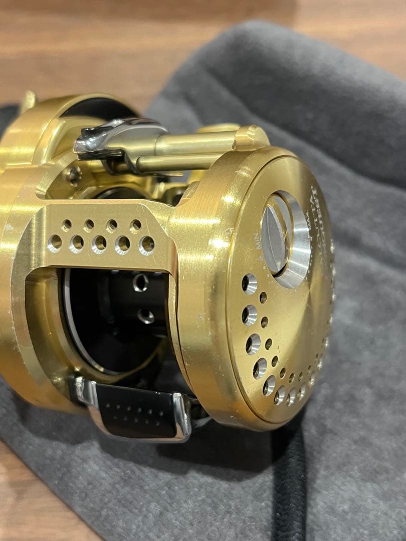 SHIMANO 15 CALCUTTA CONQUEST 201 カルカッタ