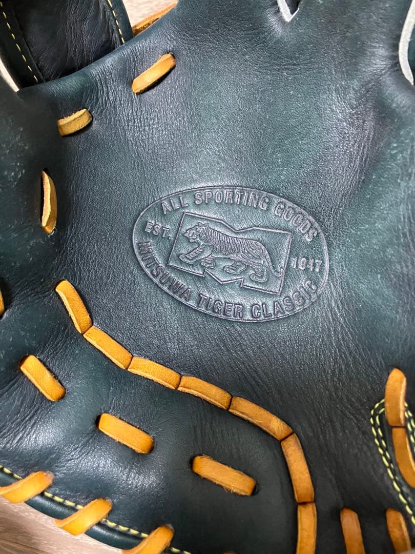 H*★様 【ほぼ新品】ミツワタイガー 軟式グローブ右投げMITSUWA TIGE
