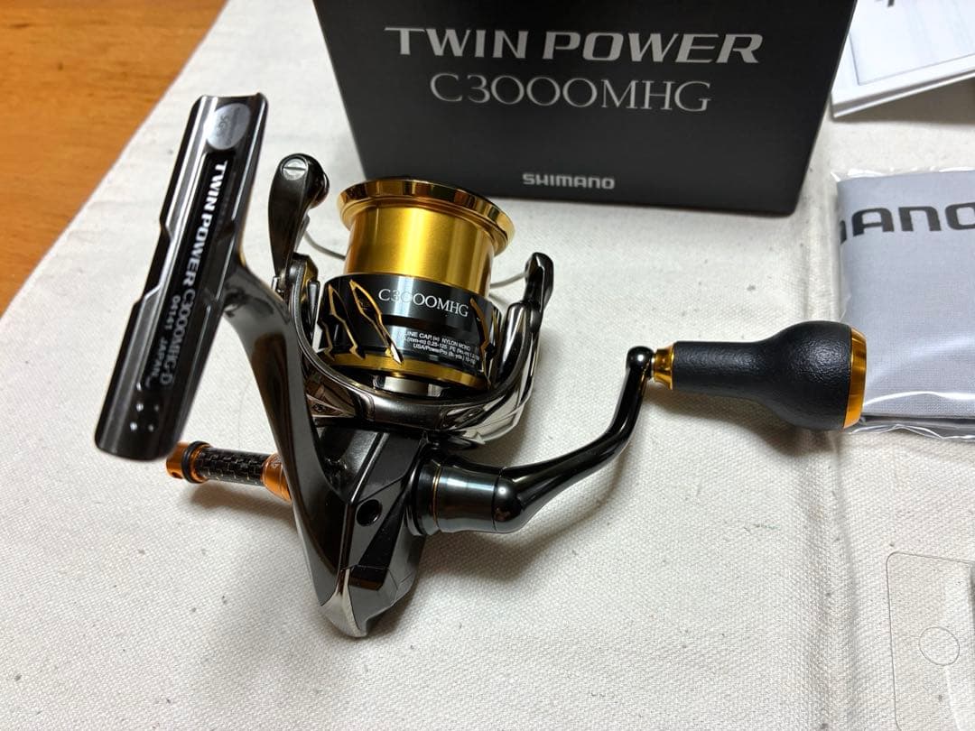 【極美品】シマノ リール20ツインパワーC3000MHG【カスタム品】